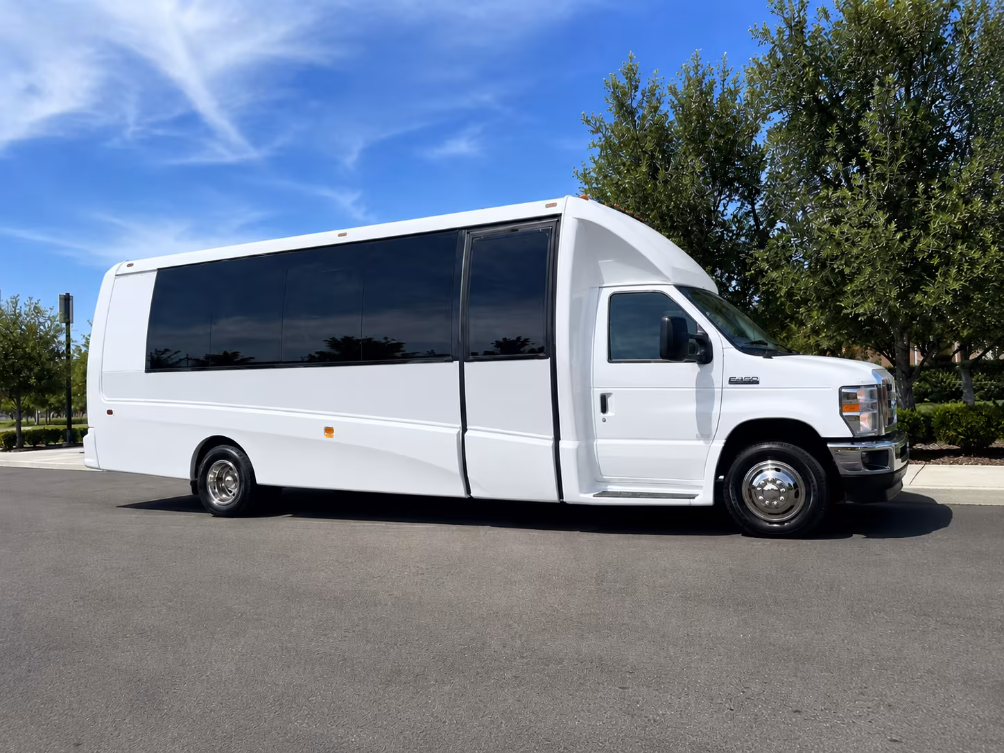 corporate airport transfer buses between oxnard and lax bur and oxr