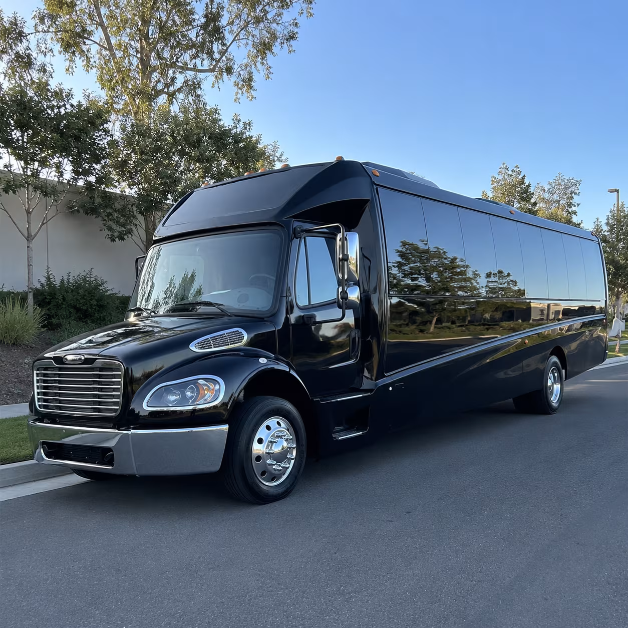 oxnard 28 passenger minibus